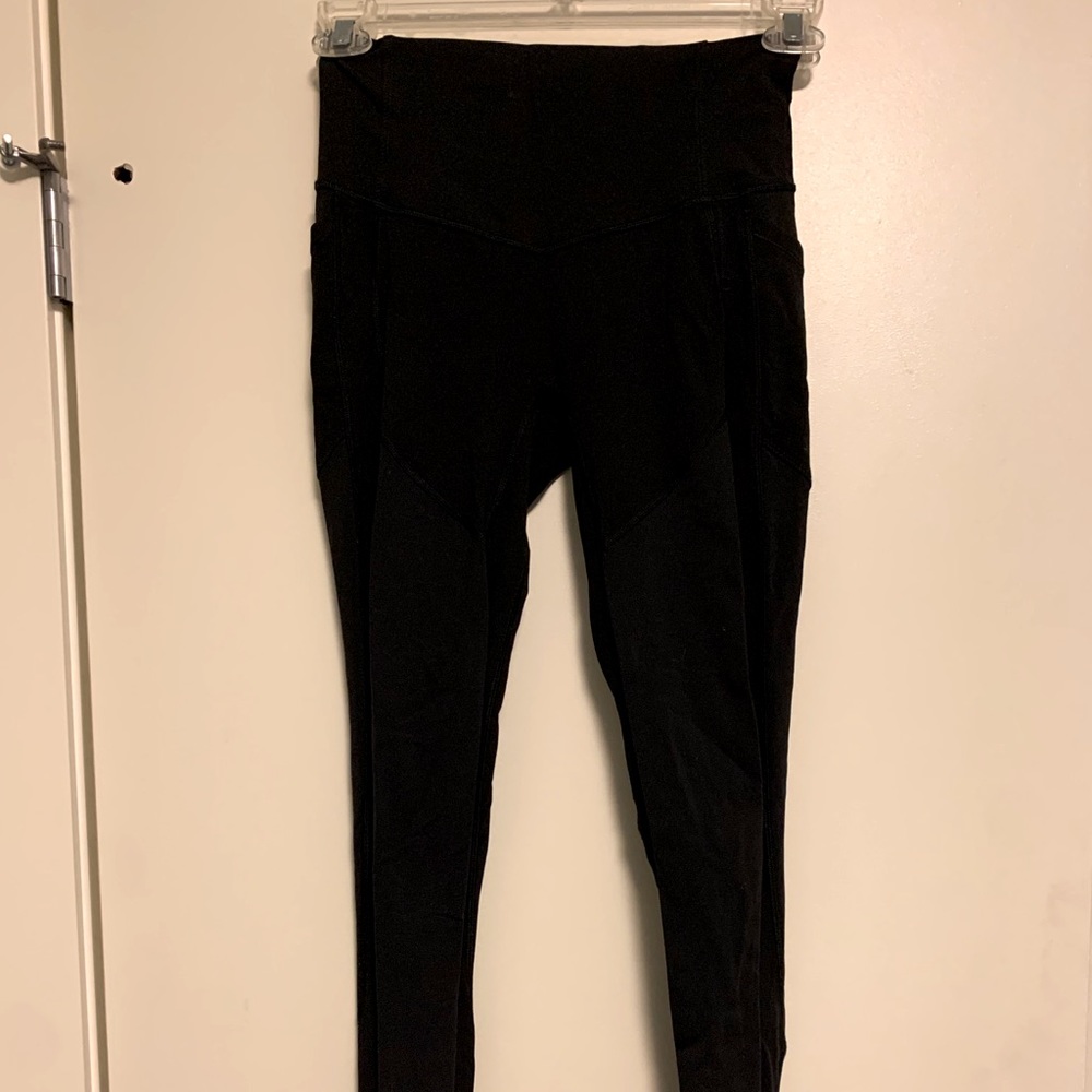 Black lulu lemon leggings with pockets!